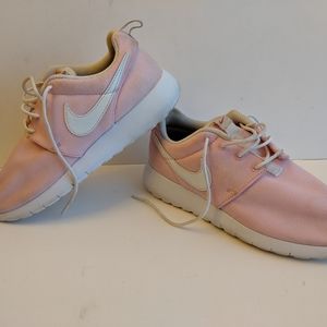 Kids Nike running shoes size 5y